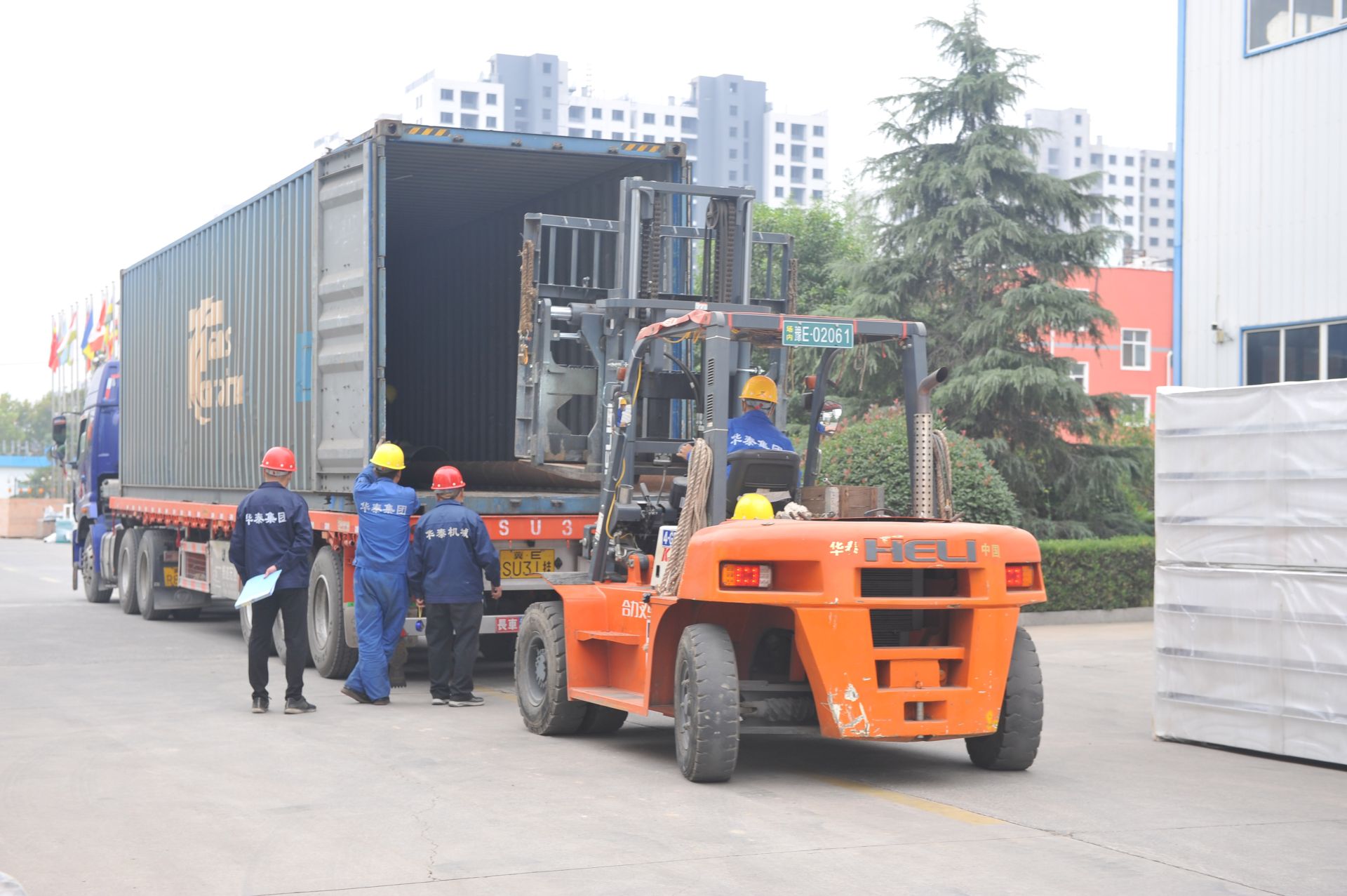 华泰集团设计制造的150T/D葵花籽预榨项目发往俄罗斯