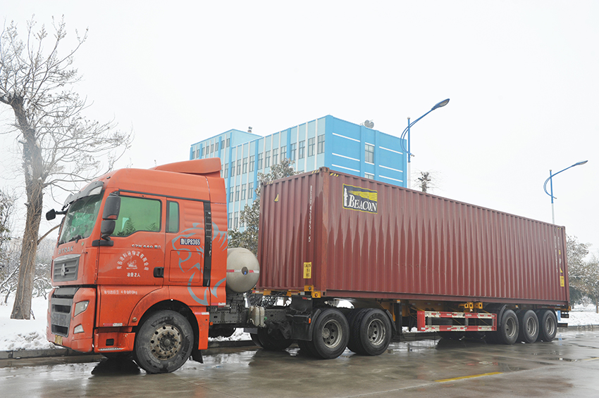 华泰集团设计制造的50T/D大豆、花生、小黑籽预处理榨油，20T/D浸出，20T/D精炼项目发往埃塞俄比亚