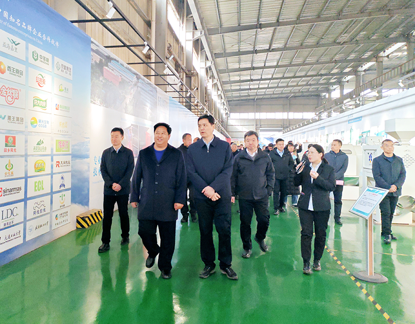 滑县县委副书记、代县长王军华率队莅临华泰智能装备集团调研